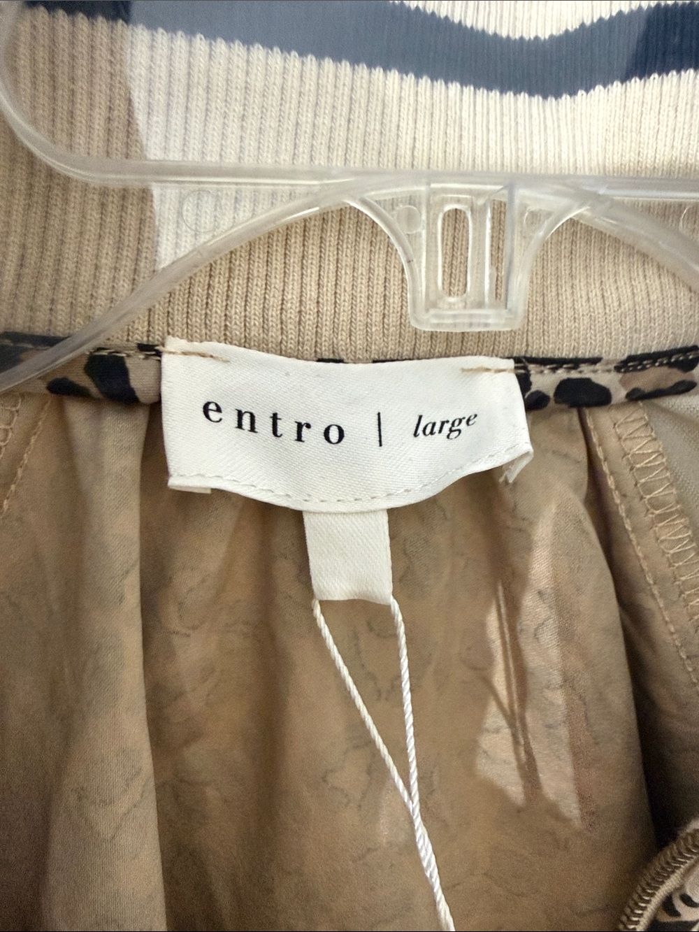 entro Woman’s Leopard Print Polo Zipper Top - Tan & Black Trim - Picture 2 of 7